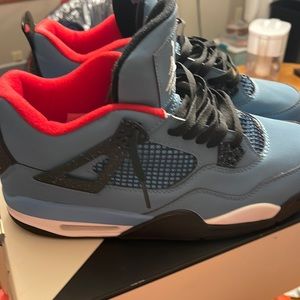 Jordan 4 Travis Scott